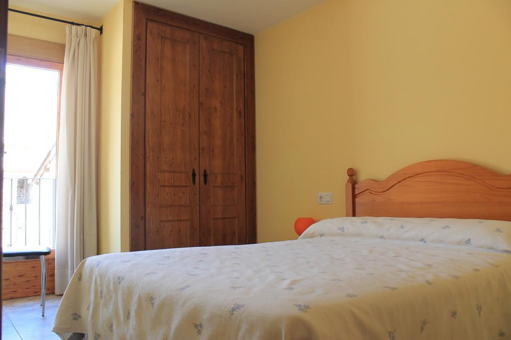 Apartamentos Turisticos Rosario Camarena de la Sierra Room photo